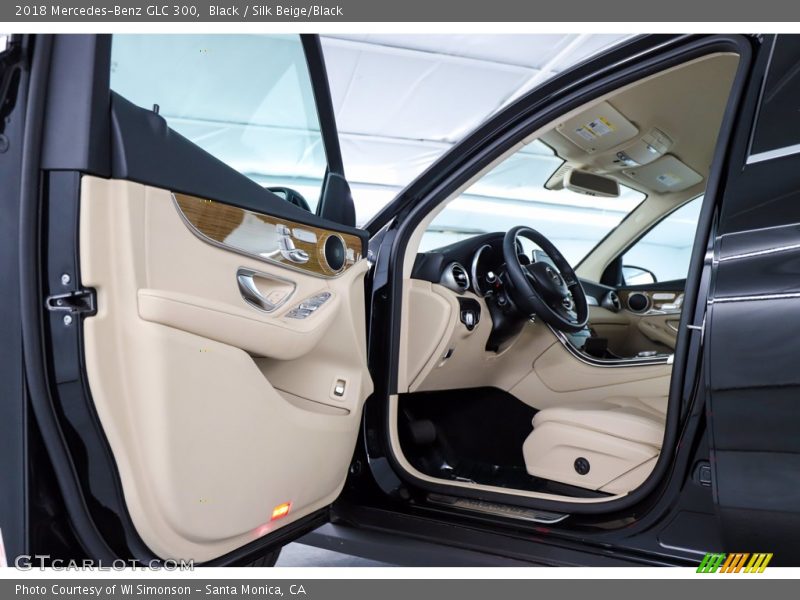 Black / Silk Beige/Black 2018 Mercedes-Benz GLC 300