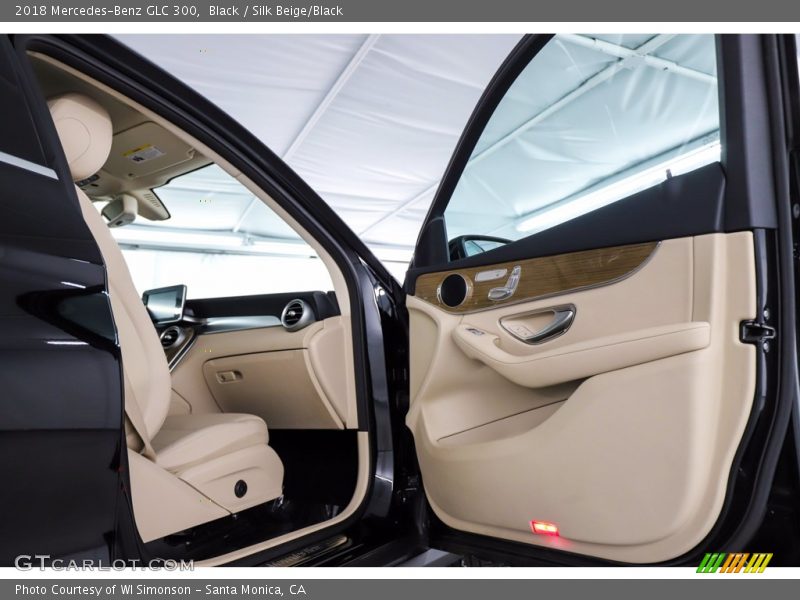 Black / Silk Beige/Black 2018 Mercedes-Benz GLC 300