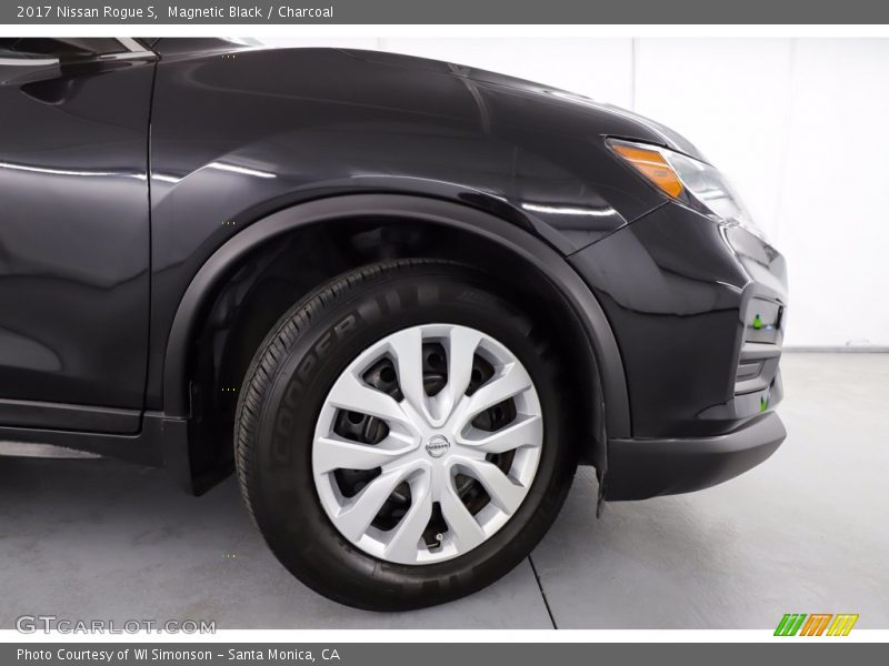 Magnetic Black / Charcoal 2017 Nissan Rogue S