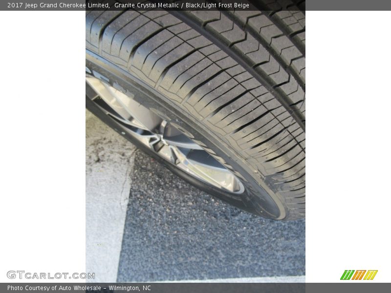 Granite Crystal Metallic / Black/Light Frost Beige 2017 Jeep Grand Cherokee Limited