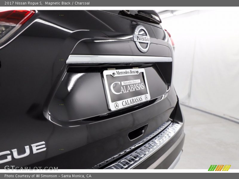 Magnetic Black / Charcoal 2017 Nissan Rogue S