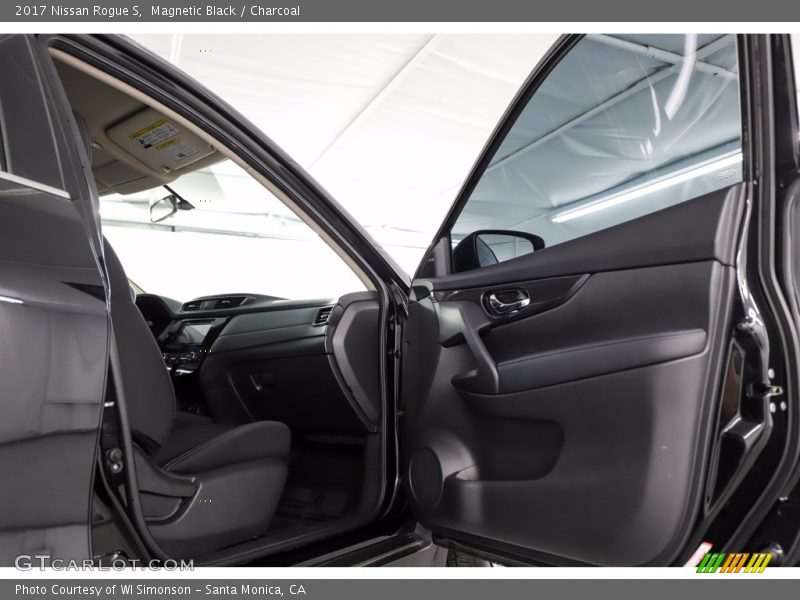 Magnetic Black / Charcoal 2017 Nissan Rogue S