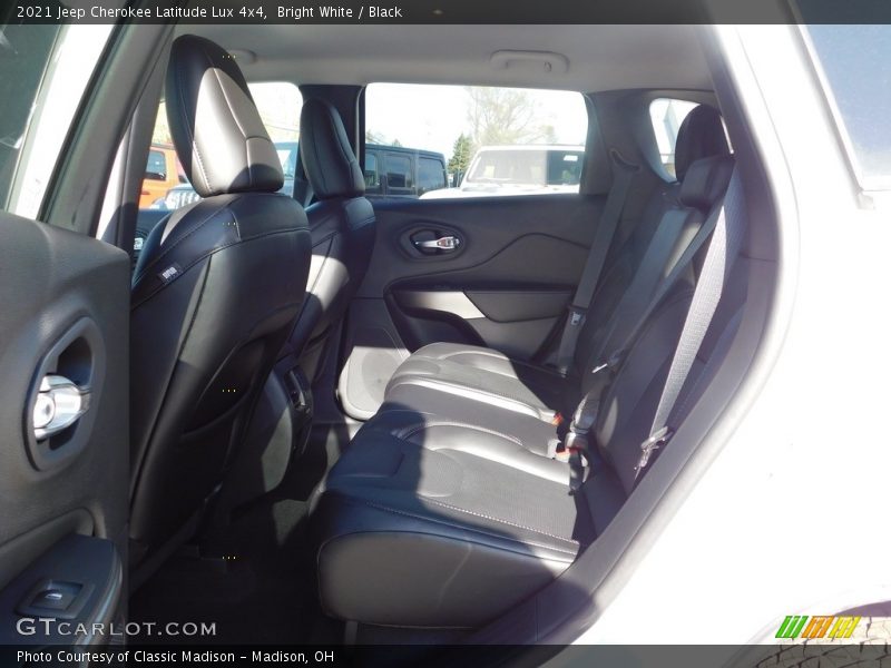 Bright White / Black 2021 Jeep Cherokee Latitude Lux 4x4