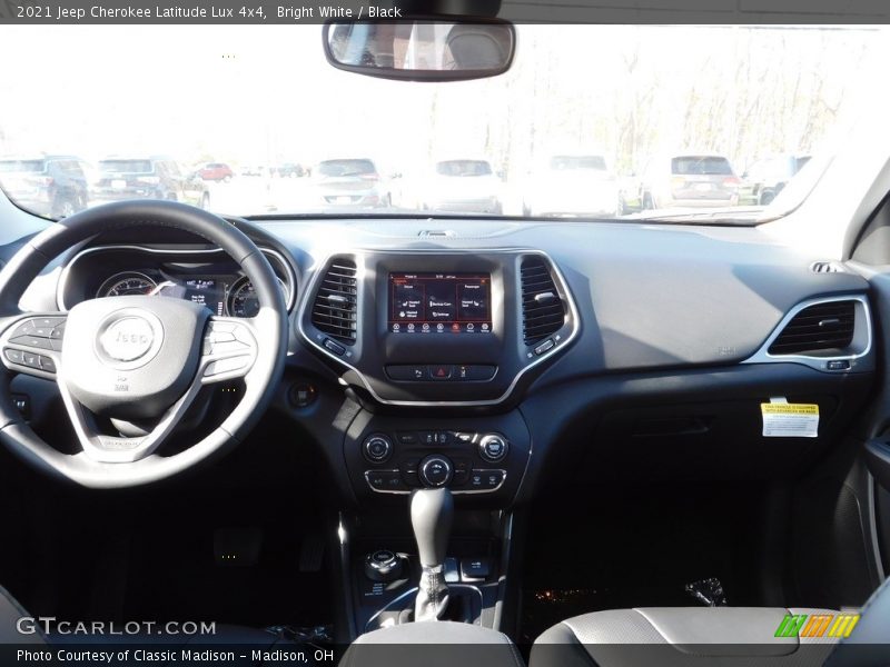 Bright White / Black 2021 Jeep Cherokee Latitude Lux 4x4
