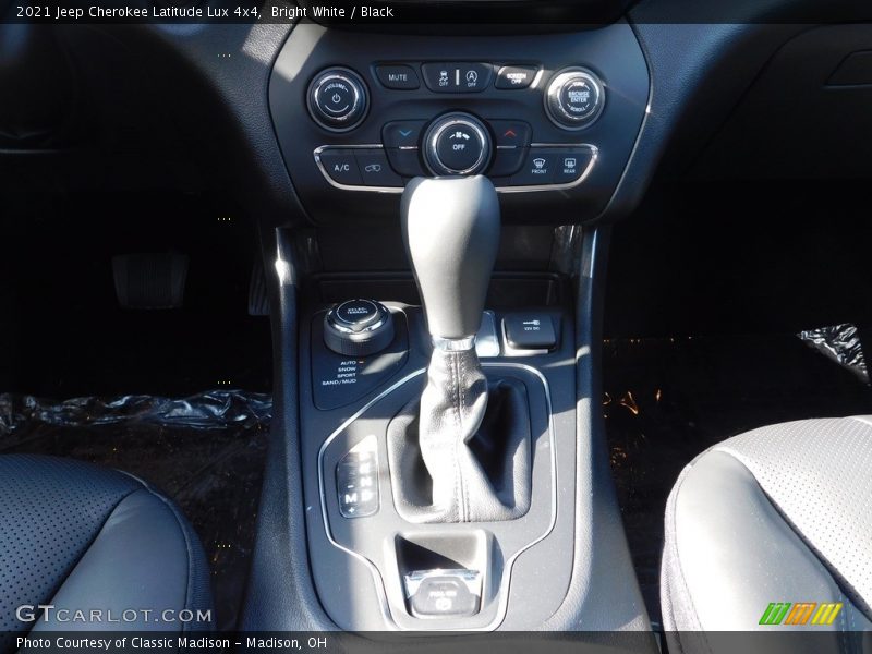 Bright White / Black 2021 Jeep Cherokee Latitude Lux 4x4
