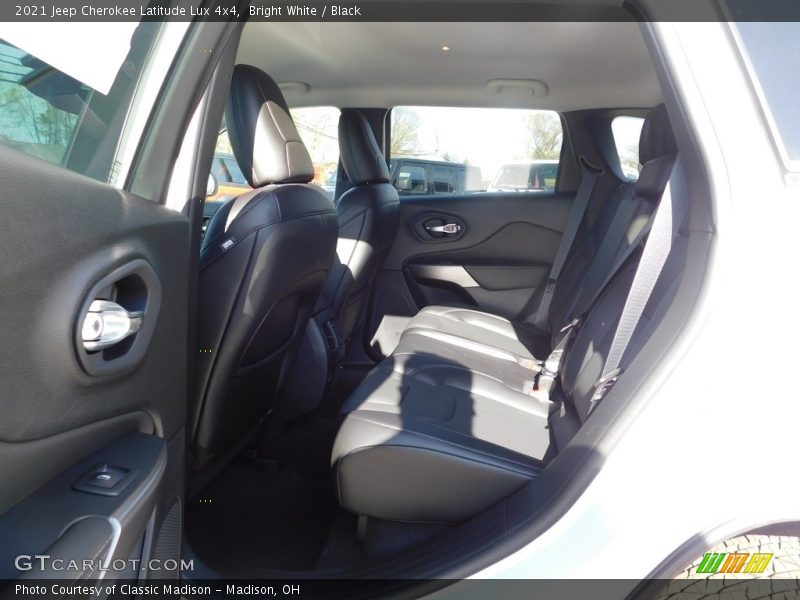 Bright White / Black 2021 Jeep Cherokee Latitude Lux 4x4