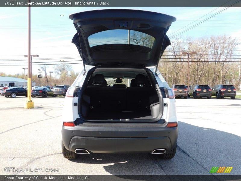 Bright White / Black 2021 Jeep Cherokee Latitude Lux 4x4