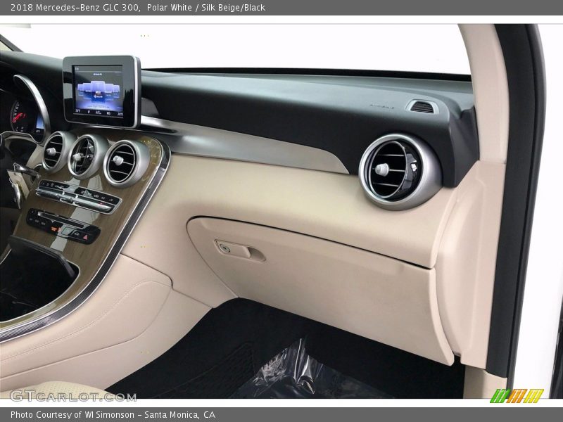 Polar White / Silk Beige/Black 2018 Mercedes-Benz GLC 300