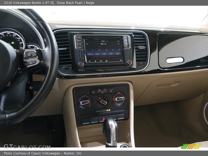 Deep Black Pearl / Beige 2016 Volkswagen Beetle 1.8T SE