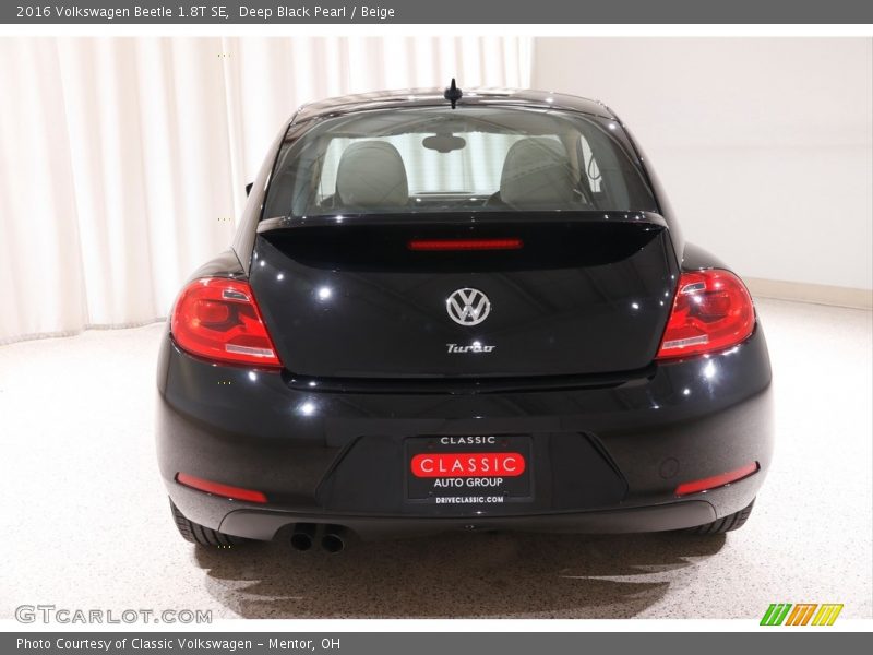 Deep Black Pearl / Beige 2016 Volkswagen Beetle 1.8T SE
