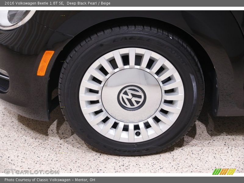 Deep Black Pearl / Beige 2016 Volkswagen Beetle 1.8T SE