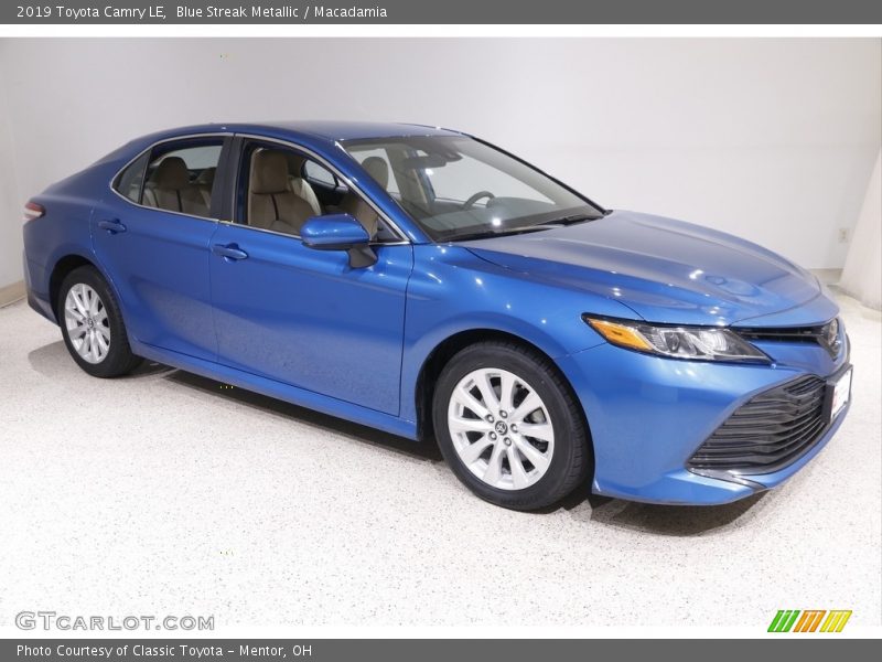 Blue Streak Metallic / Macadamia 2019 Toyota Camry LE