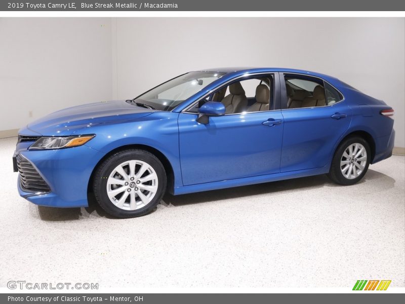 Blue Streak Metallic / Macadamia 2019 Toyota Camry LE