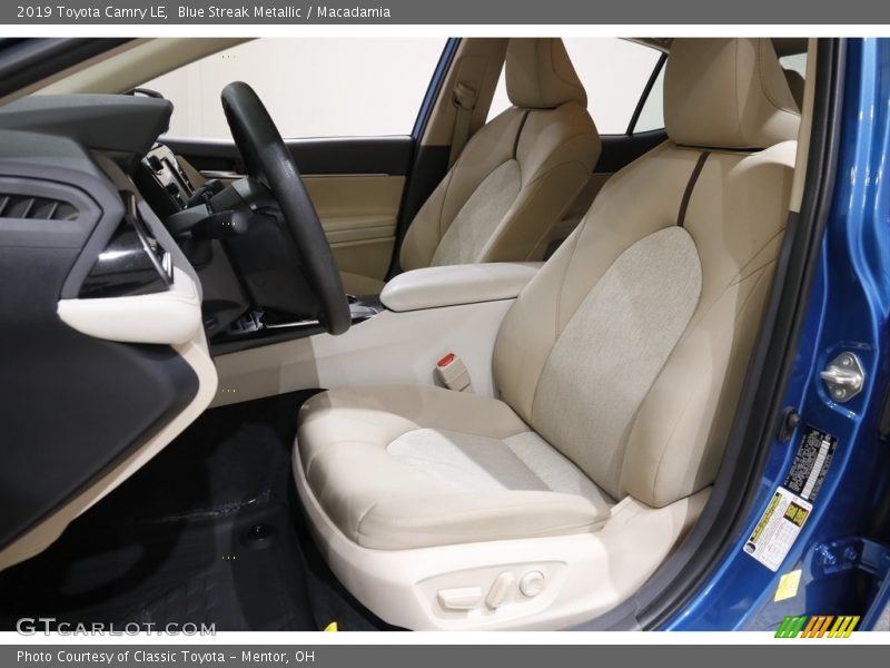 Blue Streak Metallic / Macadamia 2019 Toyota Camry LE