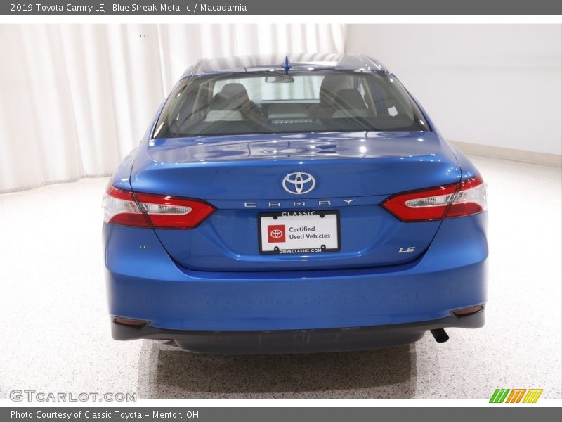 Blue Streak Metallic / Macadamia 2019 Toyota Camry LE