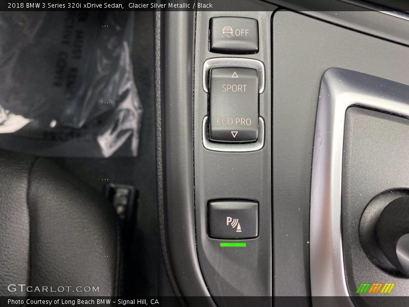 Glacier Silver Metallic / Black 2018 BMW 3 Series 320i xDrive Sedan