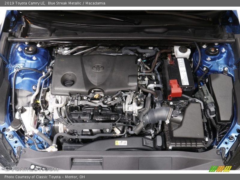 Blue Streak Metallic / Macadamia 2019 Toyota Camry LE