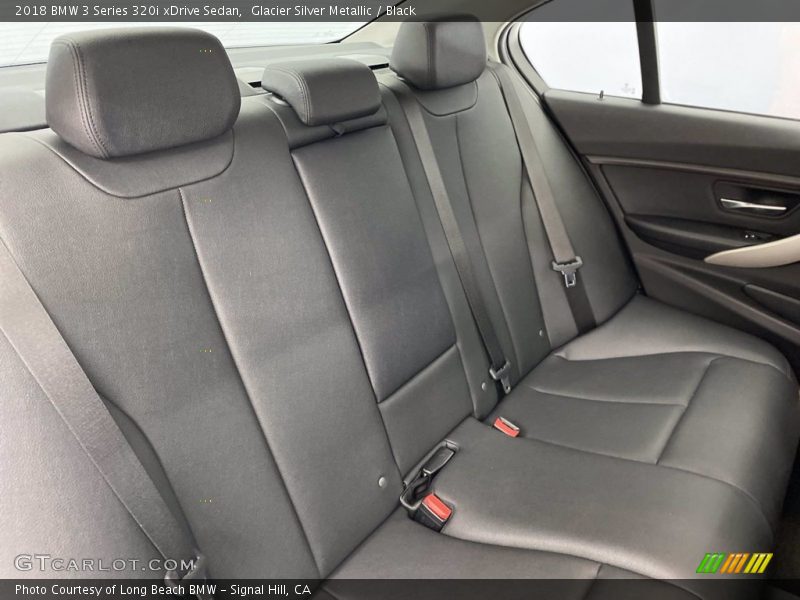 Glacier Silver Metallic / Black 2018 BMW 3 Series 320i xDrive Sedan