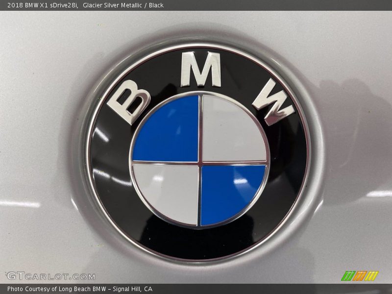 Glacier Silver Metallic / Black 2018 BMW X1 sDrive28i