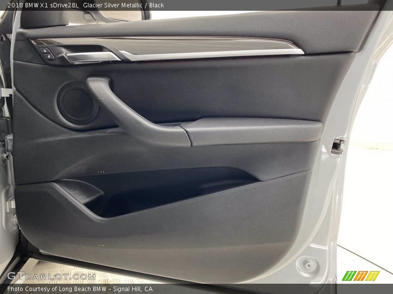 Glacier Silver Metallic / Black 2018 BMW X1 sDrive28i