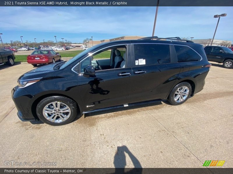 Midnight Black Metallic / Graphite 2021 Toyota Sienna XSE AWD Hybrid