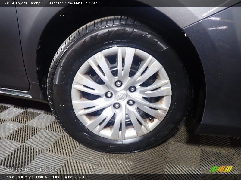Magnetic Gray Metallic / Ash 2014 Toyota Camry LE