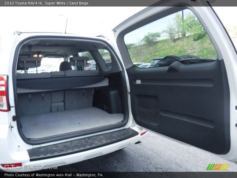 Super White / Sand Beige 2010 Toyota RAV4 I4