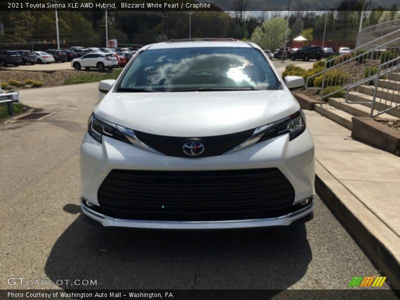 Blizzard White Pearl / Graphite 2021 Toyota Sienna XLE AWD Hybrid