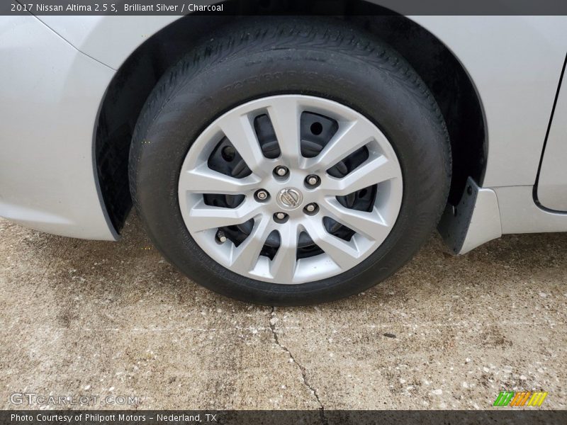 Brilliant Silver / Charcoal 2017 Nissan Altima 2.5 S