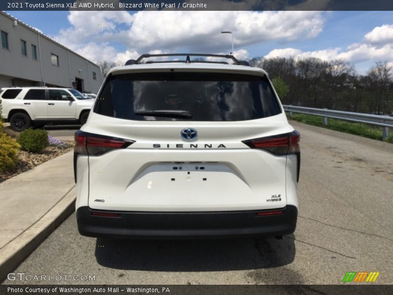 Blizzard White Pearl / Graphite 2021 Toyota Sienna XLE AWD Hybrid