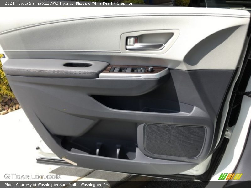 Blizzard White Pearl / Graphite 2021 Toyota Sienna XLE AWD Hybrid