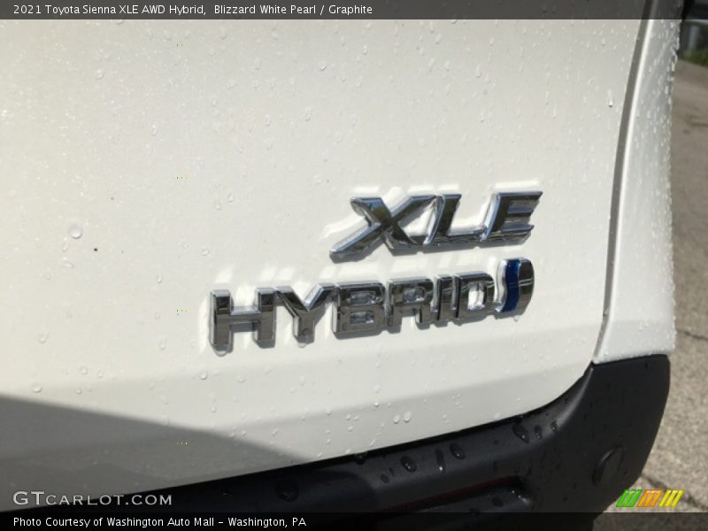 Blizzard White Pearl / Graphite 2021 Toyota Sienna XLE AWD Hybrid