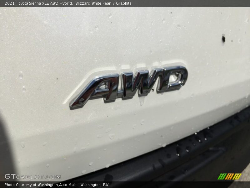 Blizzard White Pearl / Graphite 2021 Toyota Sienna XLE AWD Hybrid