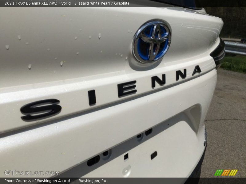 Blizzard White Pearl / Graphite 2021 Toyota Sienna XLE AWD Hybrid