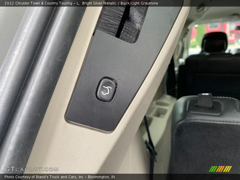 Bright Silver Metallic / Black/Light Graystone 2012 Chrysler Town & Country Touring - L