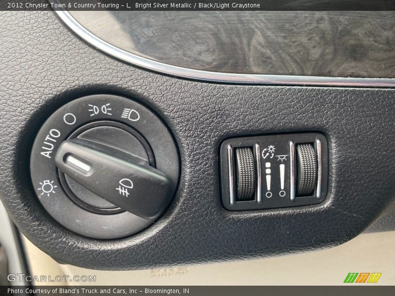 Bright Silver Metallic / Black/Light Graystone 2012 Chrysler Town & Country Touring - L
