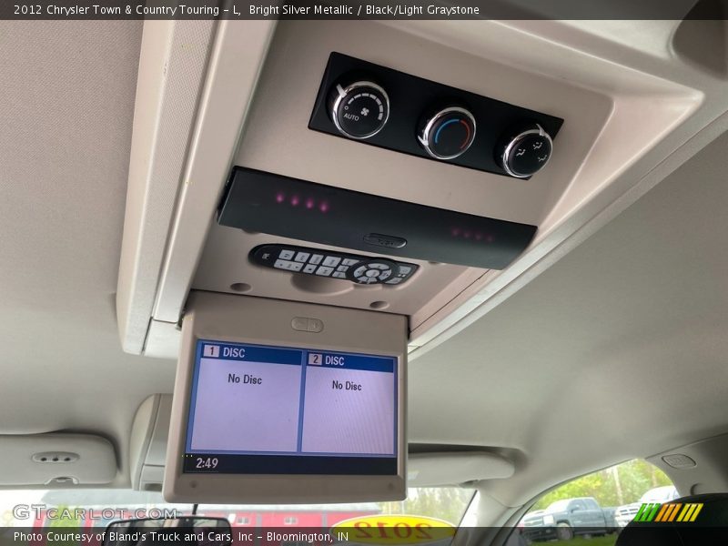 Bright Silver Metallic / Black/Light Graystone 2012 Chrysler Town & Country Touring - L