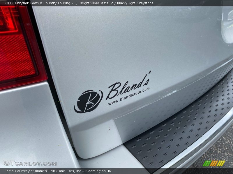 Bright Silver Metallic / Black/Light Graystone 2012 Chrysler Town & Country Touring - L