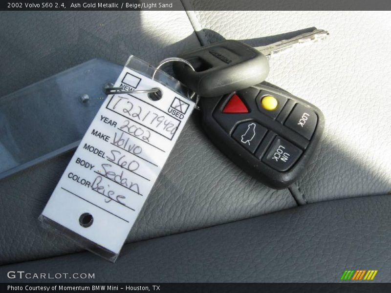 Ash Gold Metallic / Beige/Light Sand 2002 Volvo S60 2.4
