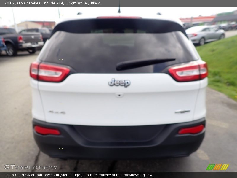Bright White / Black 2016 Jeep Cherokee Latitude 4x4
