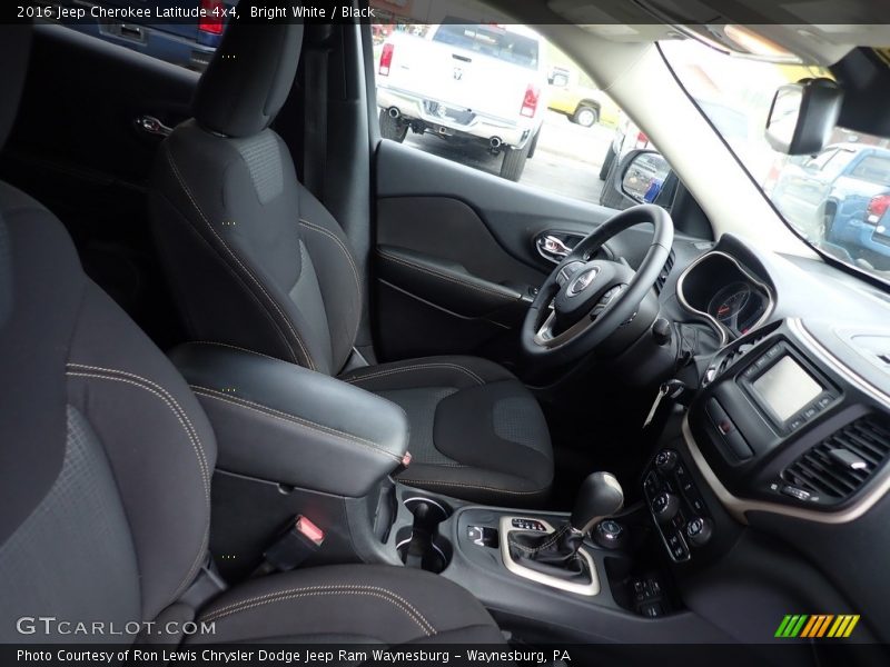 Bright White / Black 2016 Jeep Cherokee Latitude 4x4