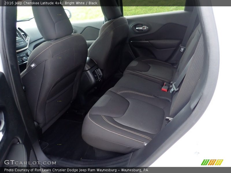 Bright White / Black 2016 Jeep Cherokee Latitude 4x4