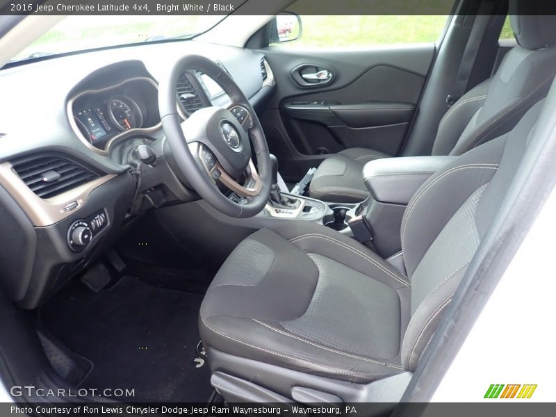 Bright White / Black 2016 Jeep Cherokee Latitude 4x4