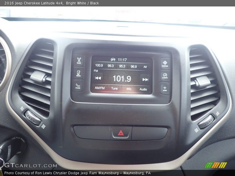 Bright White / Black 2016 Jeep Cherokee Latitude 4x4