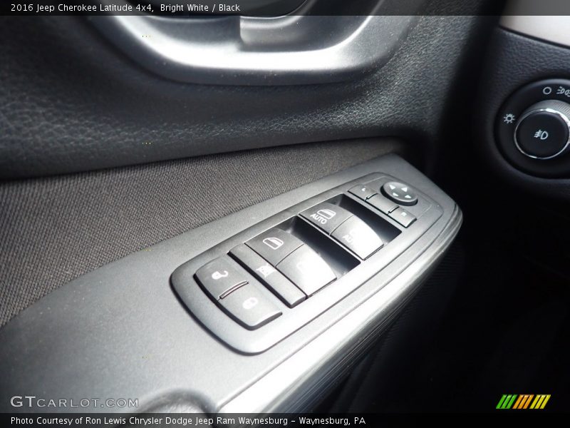 Bright White / Black 2016 Jeep Cherokee Latitude 4x4