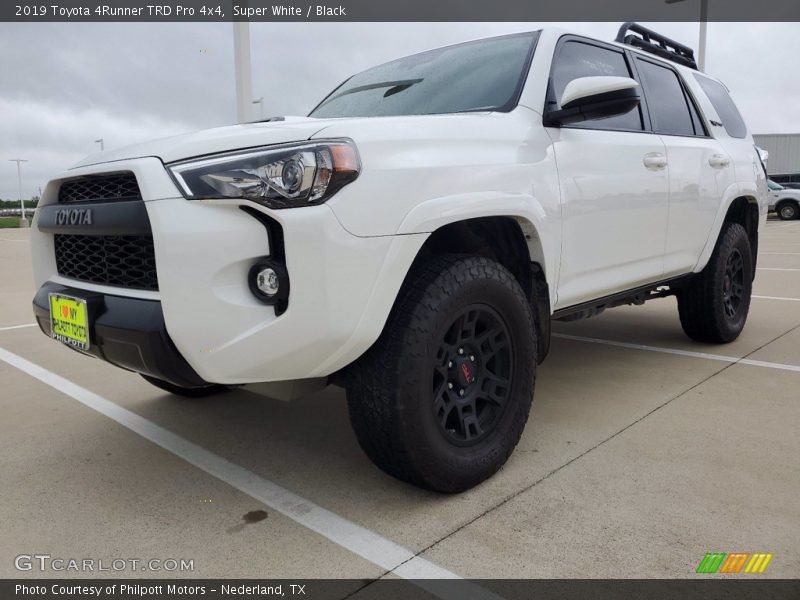 Super White / Black 2019 Toyota 4Runner TRD Pro 4x4