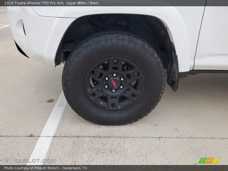 Super White / Black 2019 Toyota 4Runner TRD Pro 4x4