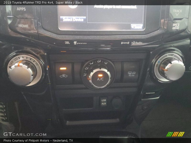 Super White / Black 2019 Toyota 4Runner TRD Pro 4x4
