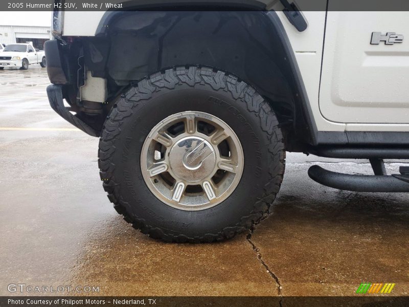 White / Wheat 2005 Hummer H2 SUV