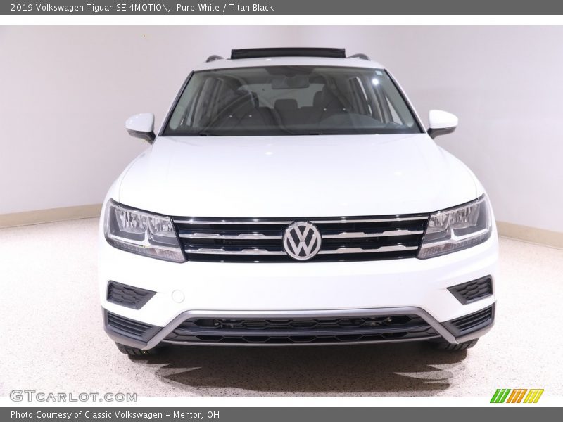 Pure White / Titan Black 2019 Volkswagen Tiguan SE 4MOTION
